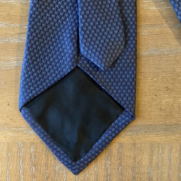 Van Heusen Navy Blue Tie - Picture 4 of 6